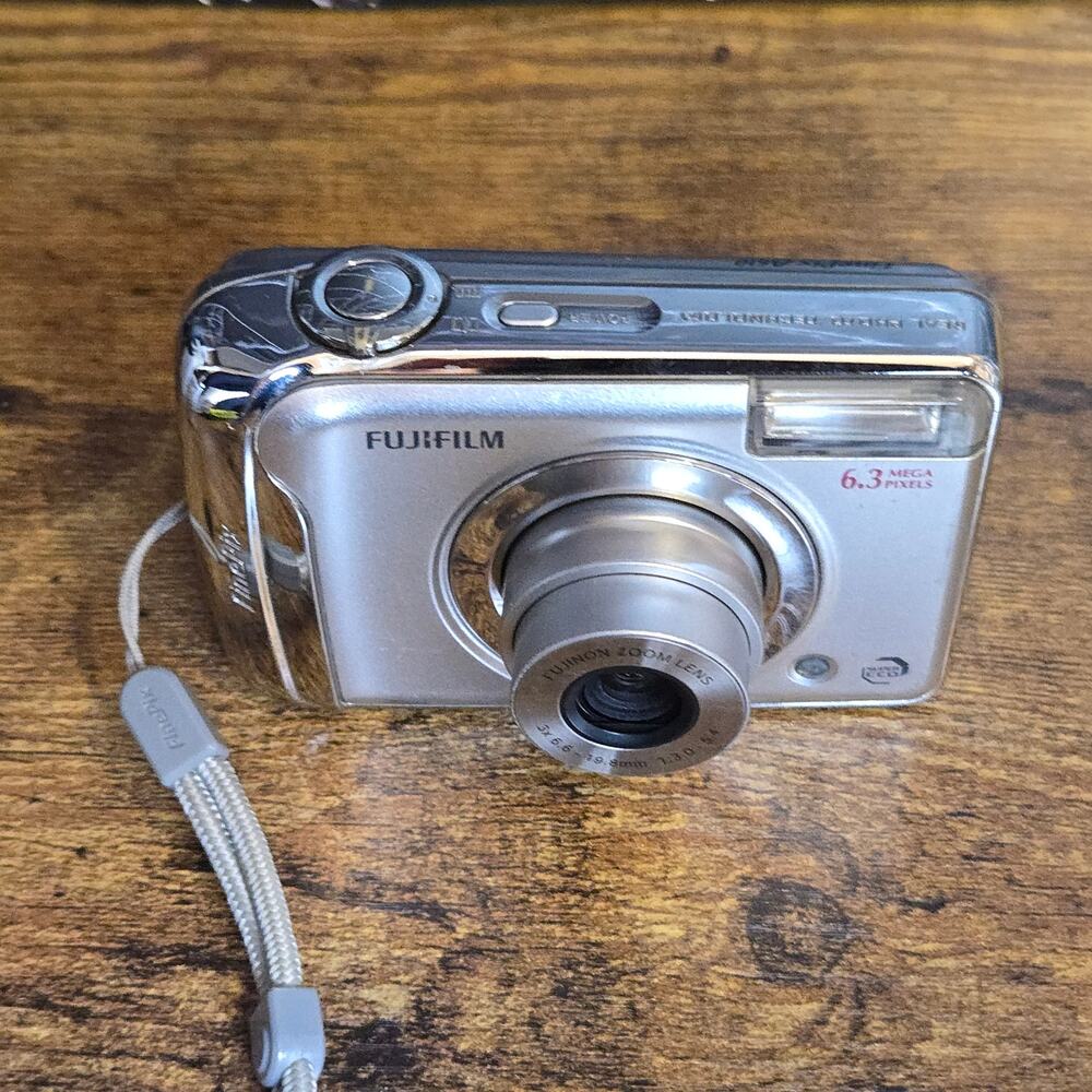 Fujifilm FinePix A610 6.3MP Digital Camera 3x Zoom Tested Working READ